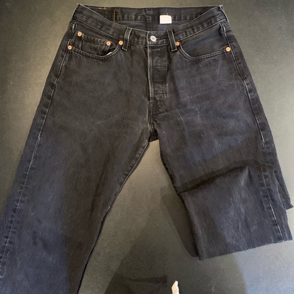 Vintage Men’s Levi Jeans, wider leg - fits women’s size 6 - Picture 2 of 2